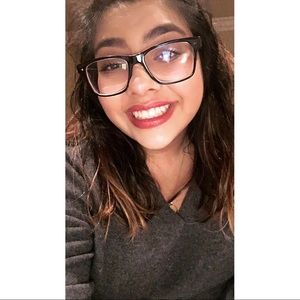 Meet your Posher, Alexis